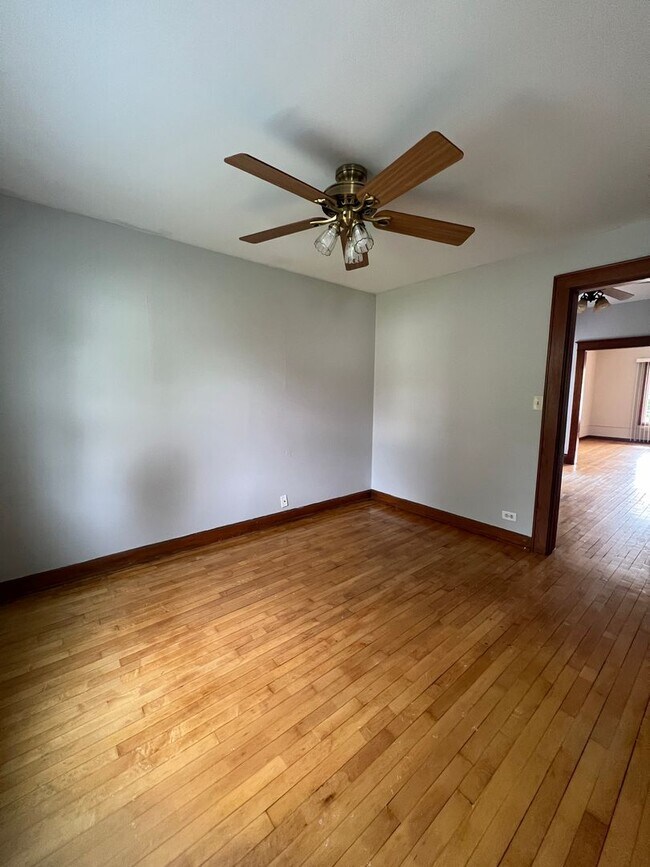 Building Photo - 4 Bedroom 2 Bath House Available in Wausau NOW!