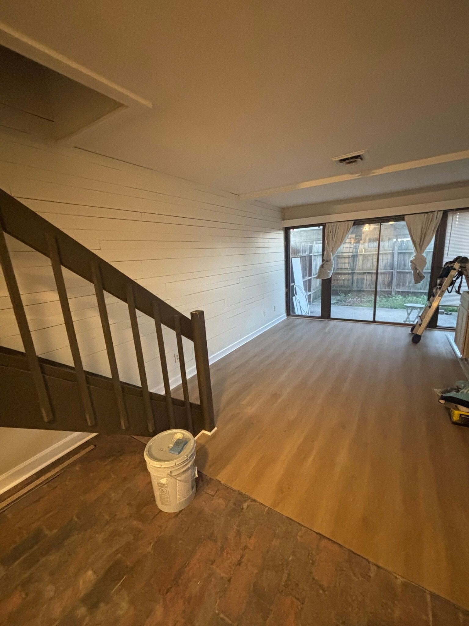 Building Photo - 404 W Maple St