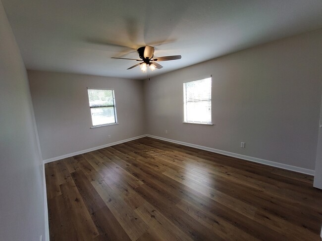 Building Photo - 7402 Hwy 2302