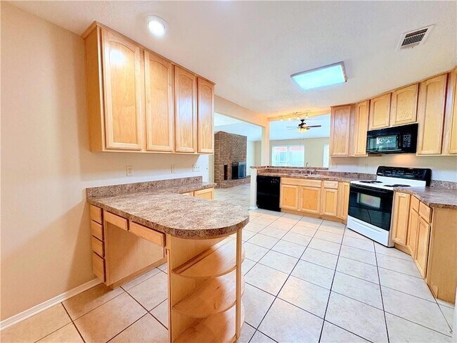Building Photo - 318 Drury Ln