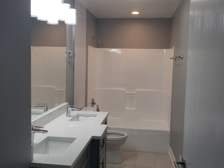 Building Photo - 1218 S 57th Ave