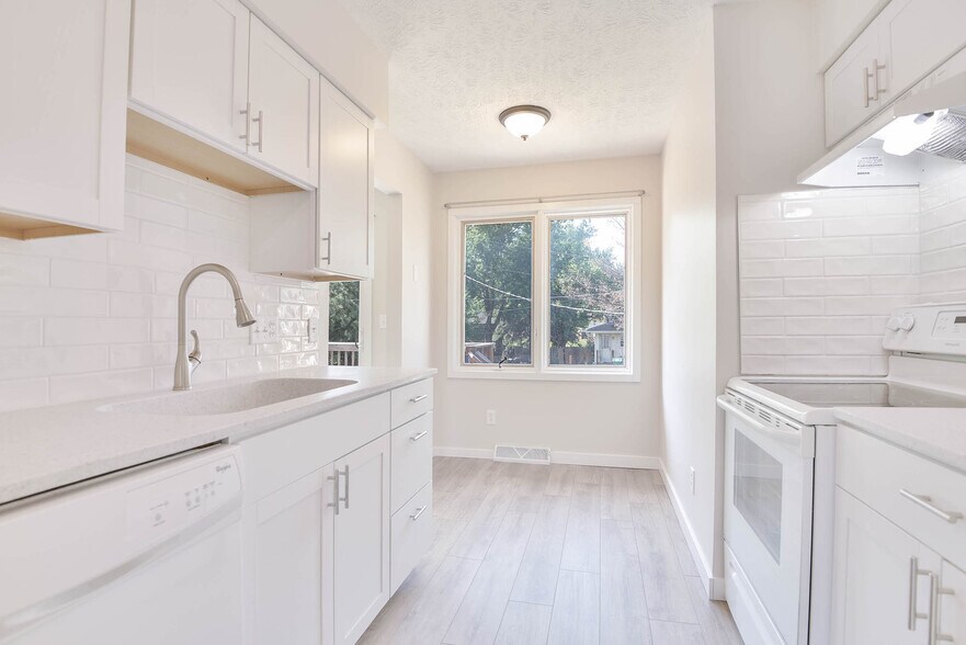 Kitchen - 10723 Browne St