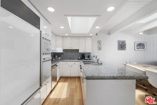 Building Photo - 11928 S Beach Club Way