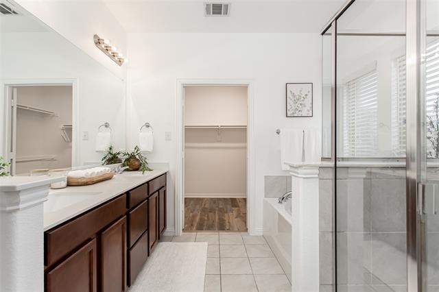 Building Photo - 2104 Miramar Dr