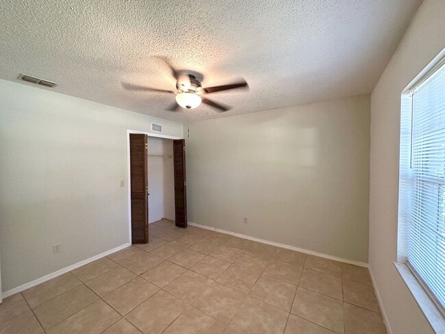 Building Photo - Charming 3-Bedroom Pool Home on a Quiet Cul-de-Sac in Rosemont