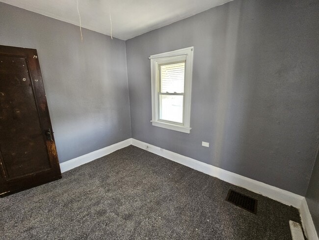 Building Photo - 4004 E 147th St