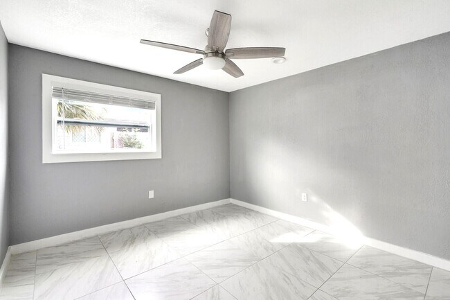 Building Photo - 4389 Bellewood St