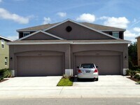 Building Photo - Beautiful 3 bedroom, 2.5 bath townhouse in...