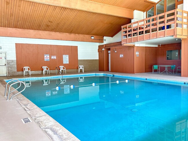 Building Photo - Move-in Incentive! End-Unit Condo in South...