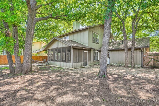 Building Photo - 1712 Hermitage Dr