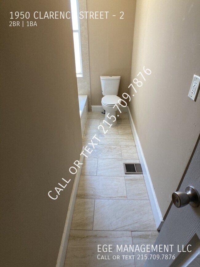 Building Photo - 1950 Clarence St