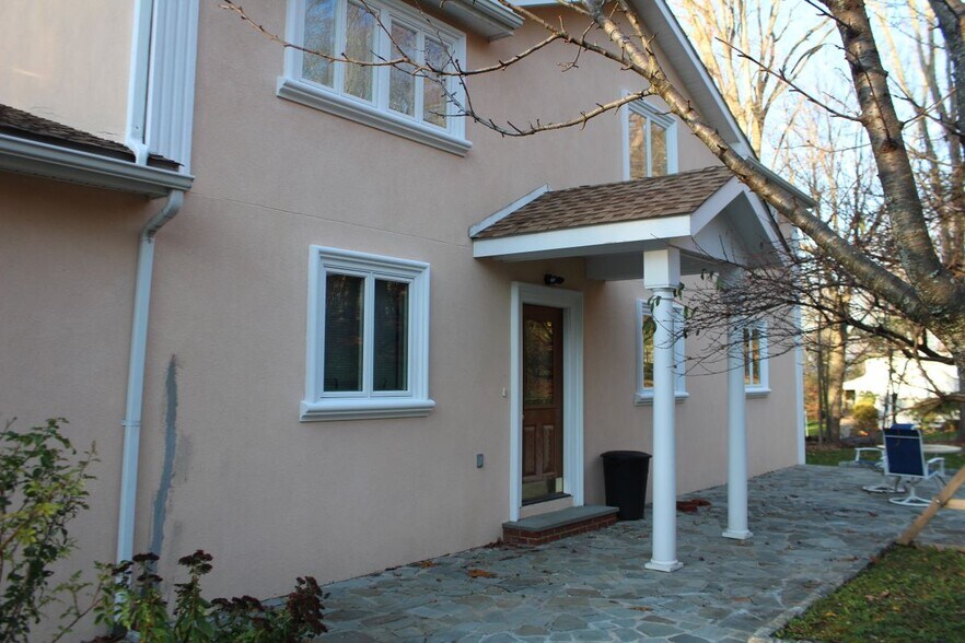 Building Photo - 58 Mahopac Ave