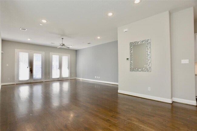 Building Photo - 1227 W 19th St