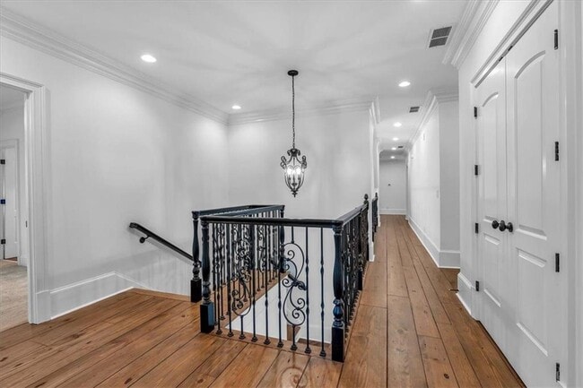 Building Photo - 115 Mount Paran Ridge