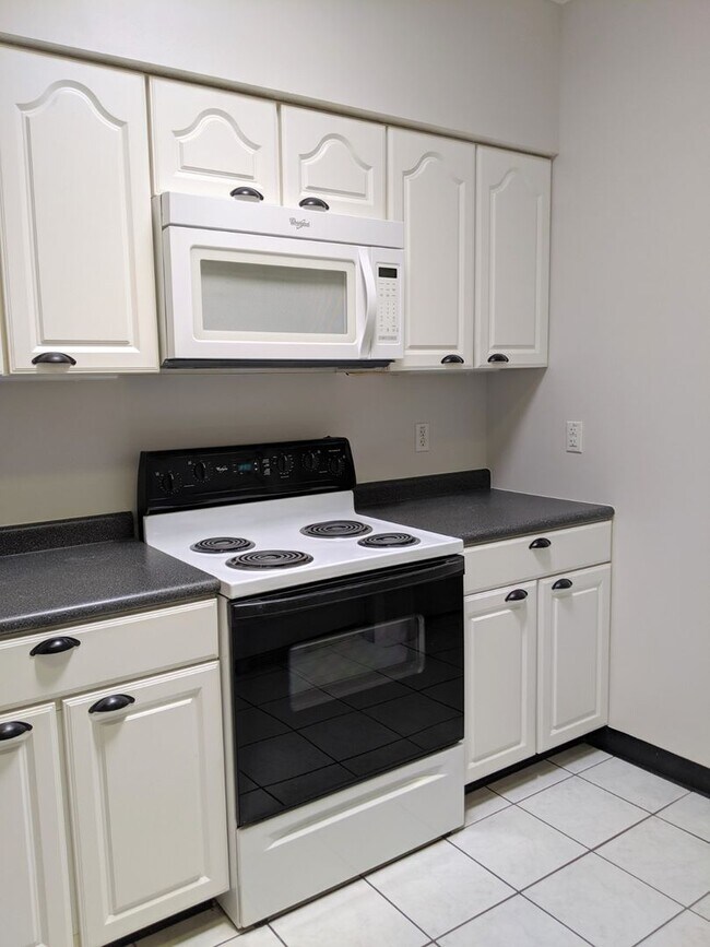 Building Photo - ONE BEDROOM RENTAL! **ALL UTILITES INCLUDED**
