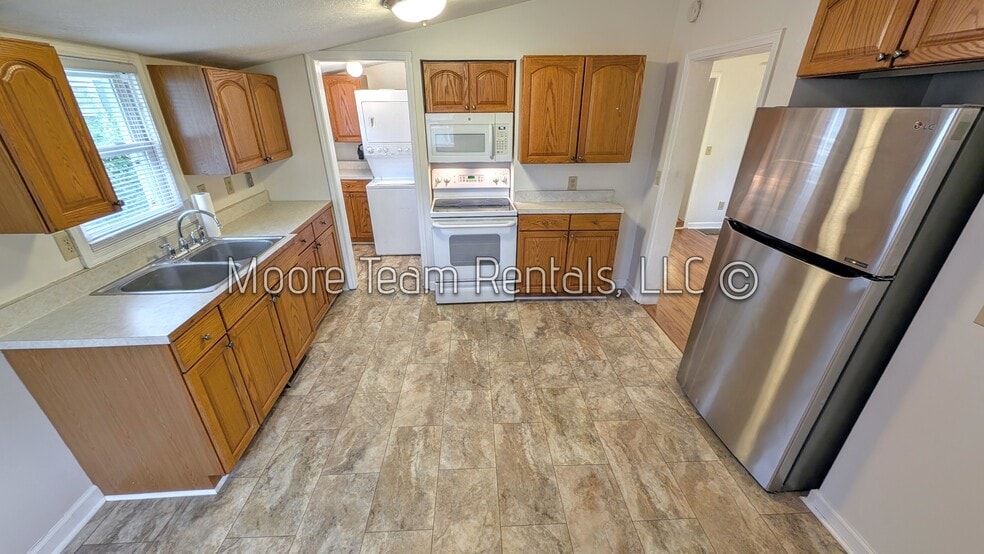 Building Photo - 818 3rd Ave W