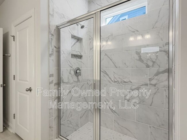 Building Photo - 208 Shortmarsh St