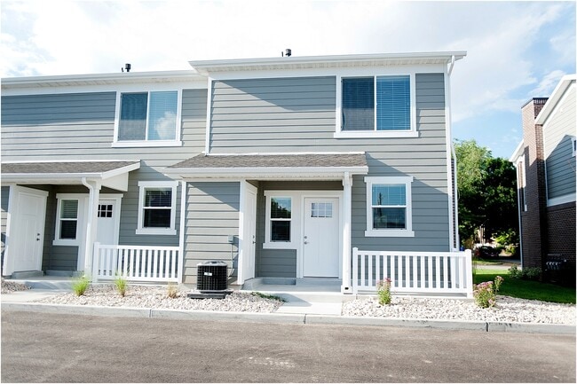 Building Photo - 372 W 200 N