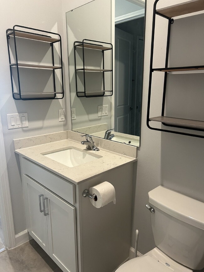 Building Photo - Gated 55+ community with lots of HOA amenities!