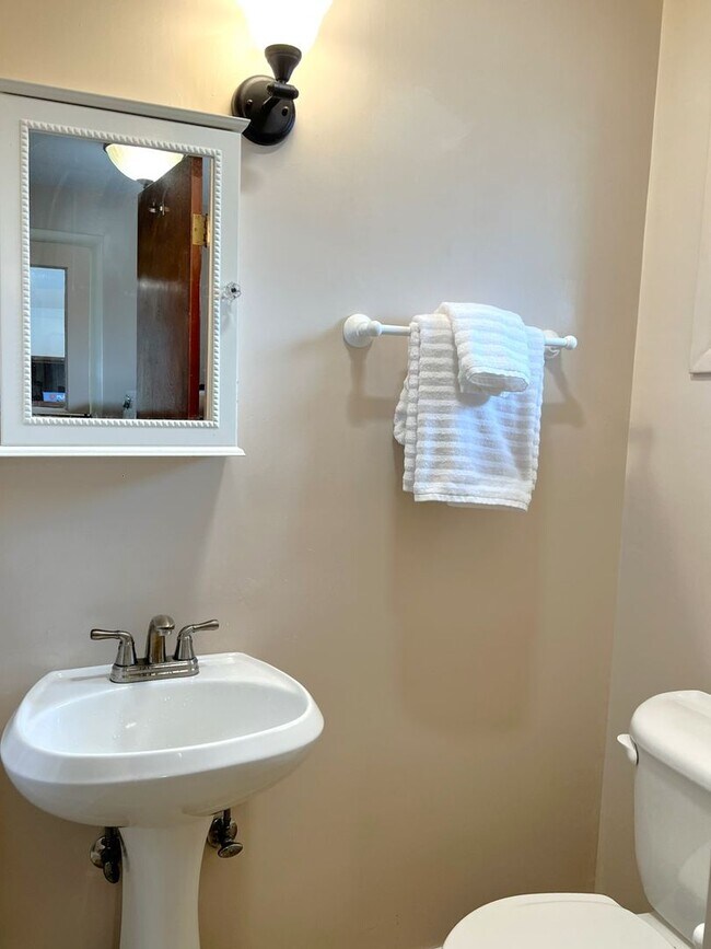 Building Photo - 307 Del Norte Ln