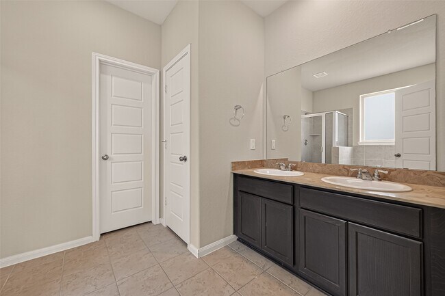 Building Photo - 16226 Westley Ridge Dr