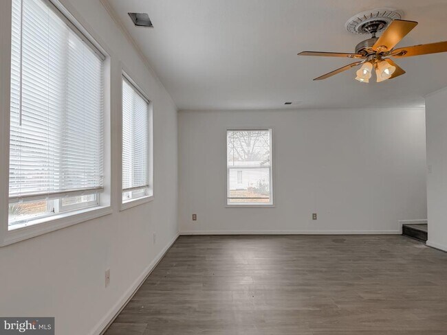 Building Photo - 35972 Washington Ave