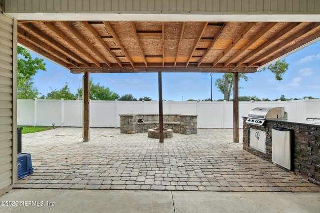 Building Photo - 1002 Wetland Ridge Cir