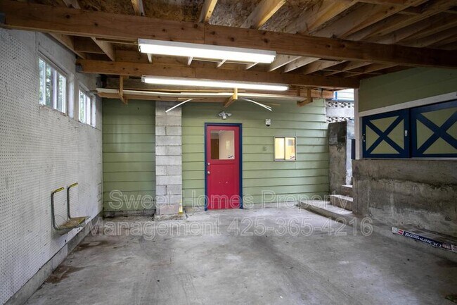 Building Photo - 1338 N 152nd St