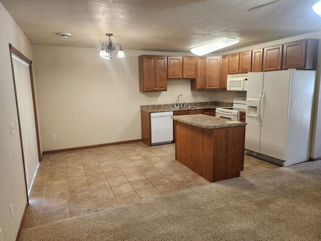 Building Photo - Three bedroom two bathroom Town home