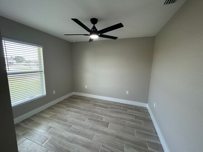 Building Photo - 2106 Nelson Rd N