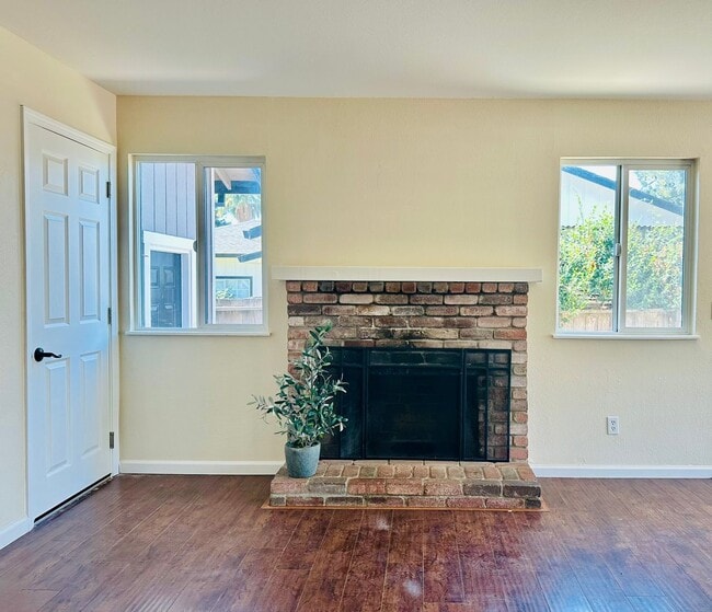Building Photo - 505 Funston Dr