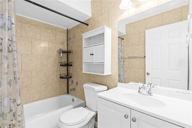 Building Photo - 6004 Deming Ave