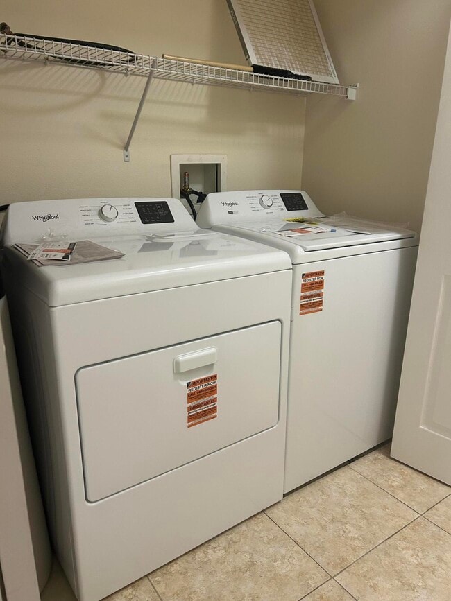 Building Photo - 1687 SE Pomeroy St