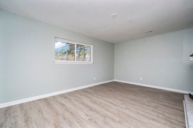 Building Photo - 152 Mann Dr