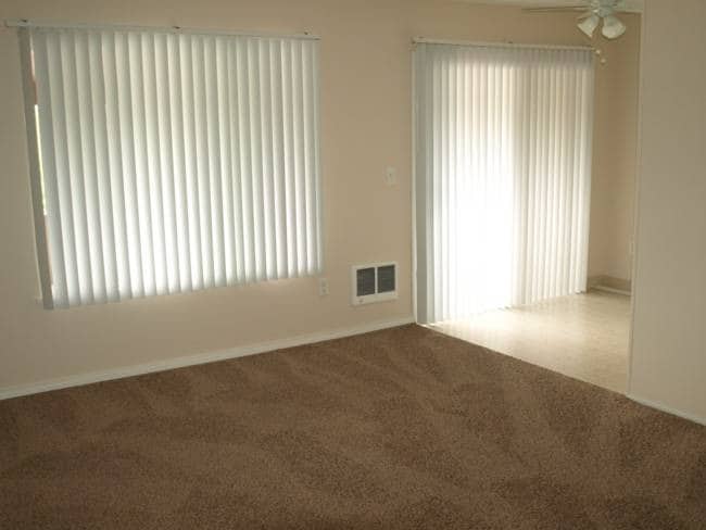 Living / Dining Room - 1210 NE 181st Ave