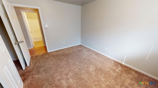 Building Photo - 601 Cattail Cir