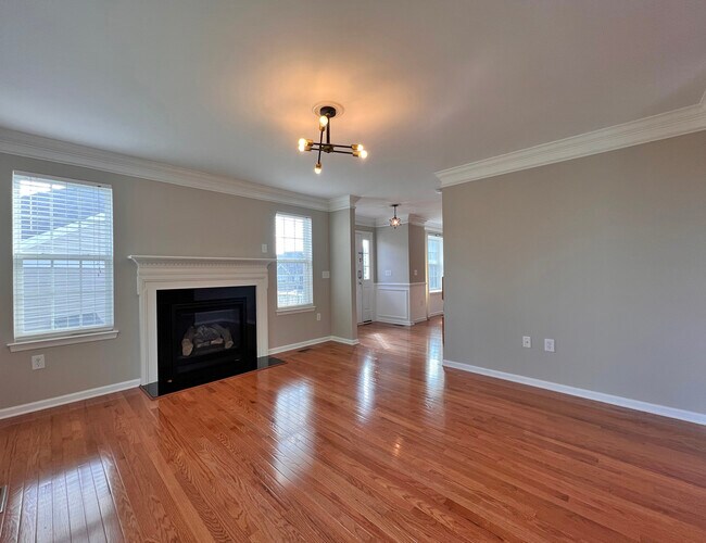 Building Photo - 4170 Bunker Hill Dr N