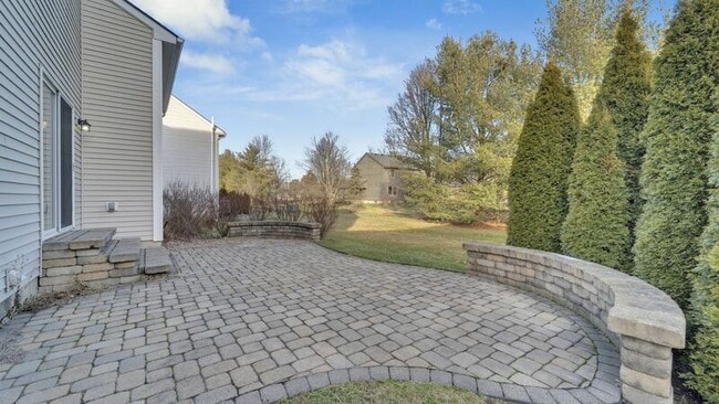 Building Photo - 6294 New Albany Rd W