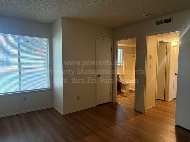 Building Photo - 3701 Colonial Dr