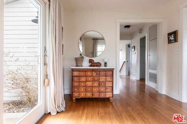 Building Photo - 6271 Saylin Ln