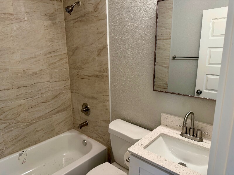 Building Photo - 2306 Staunton Dr