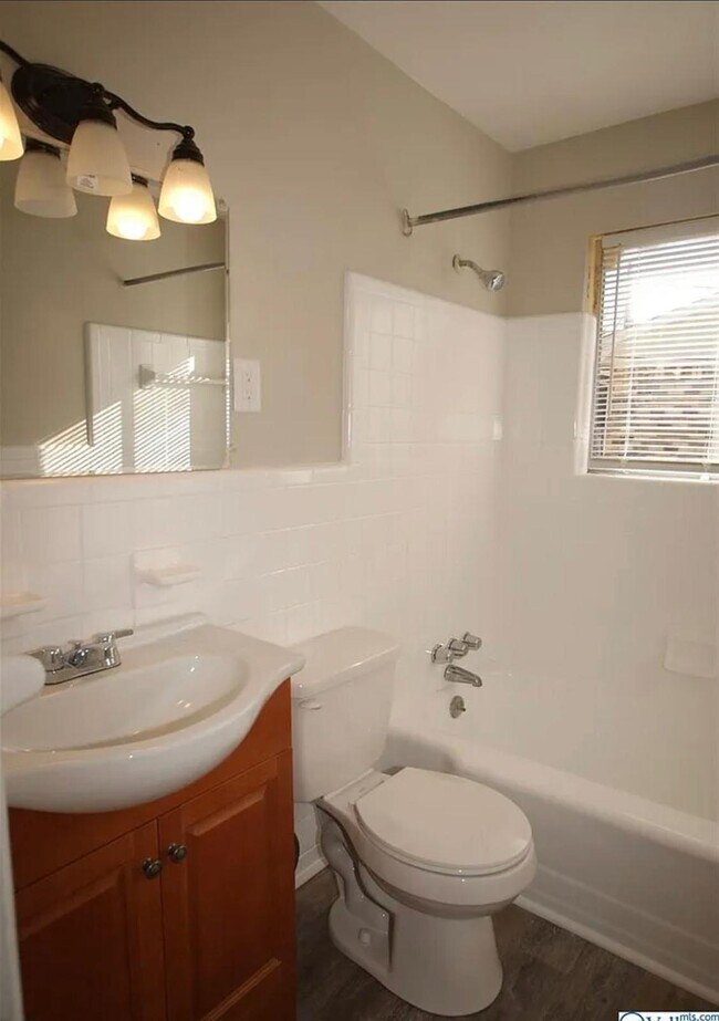 Building Photo - 2908 Hart Dr NW