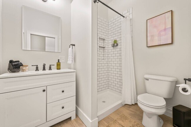 Building Photo - 1 Oak St