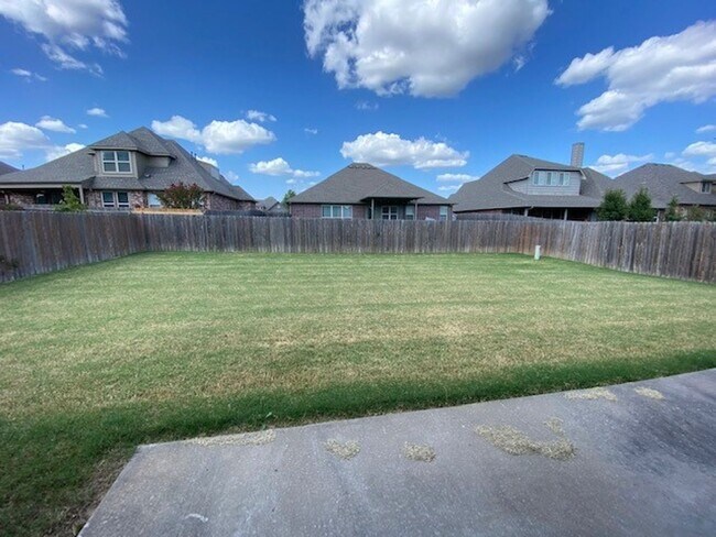 Building Photo - 3 Bed | 2 Bath | Jenks