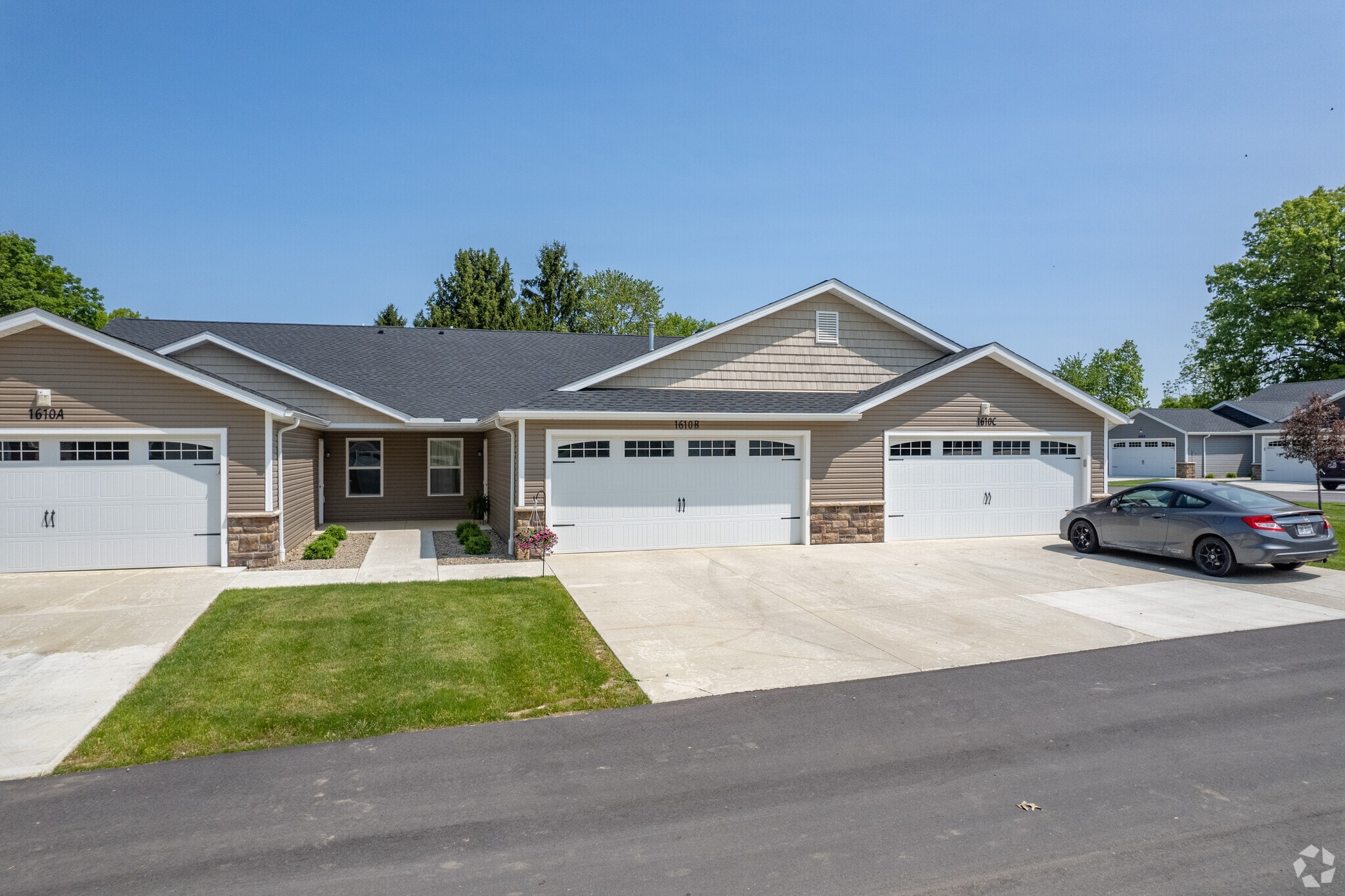 Building Photo - Villas at Franklin