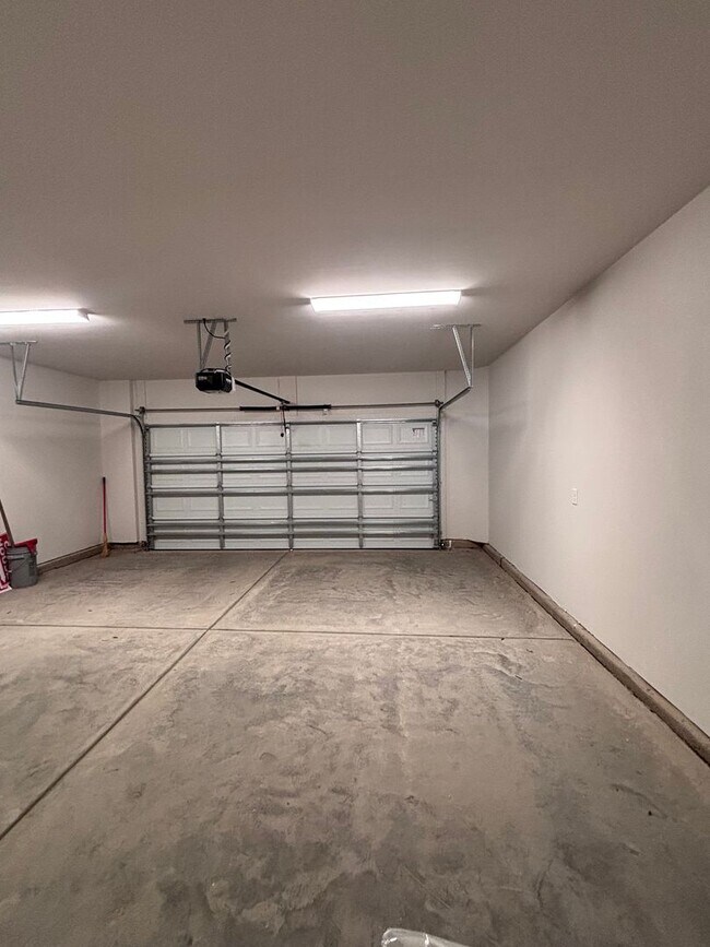 Building Photo - Brand new three-bedroom, 2.5-bath townhome **** Move in Special One months free Rent****