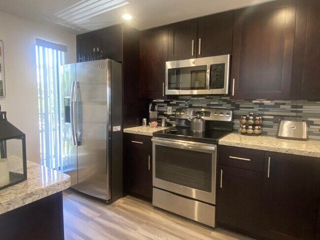 Building Photo - 18 Royal Palm Way