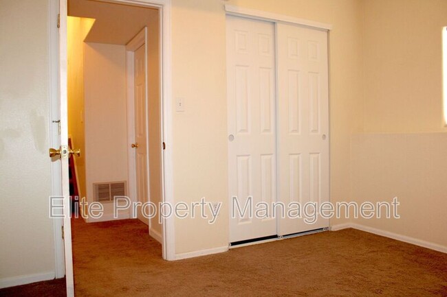 Building Photo - 685 S McCoy Dr