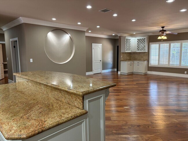 Building Photo - Spectacular-Remodeled 4-Bedroom Home with Pool, Spa, + 600 sqft Bonus Space in lovely Sylmar neig...