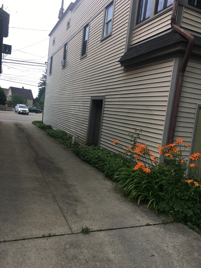 Driveway 1 - 2151 Broadview Rd